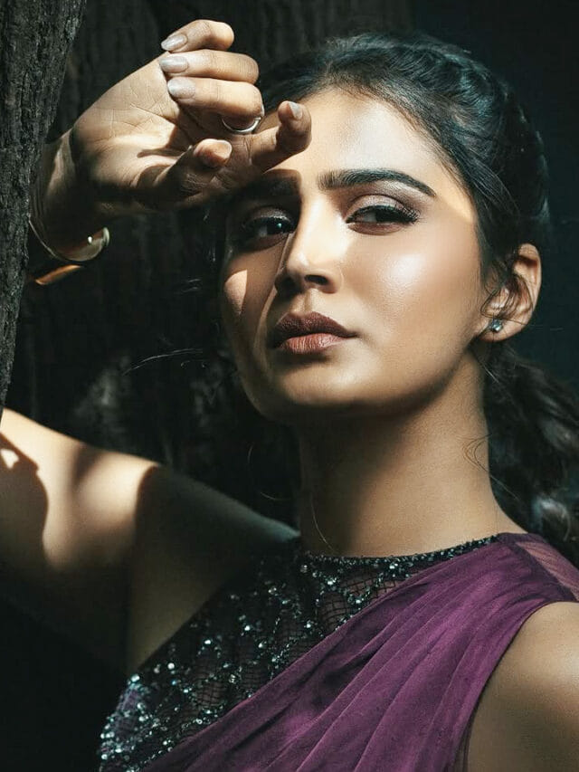 కుర్రకారుకు నిద్ర కరువే.. కావ్య అందాలకు మతిపోవాల్సిందే!