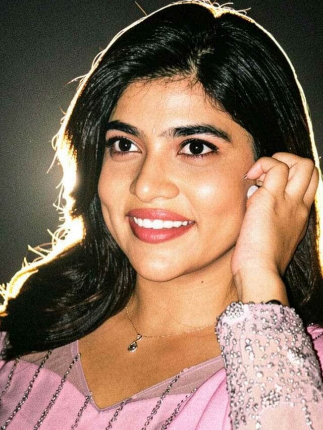 అందంతో వెలిగిపోతున్న రీతూ.. అదిరి పోయిన ఫొటోస్