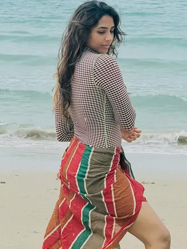 బీచ్‌లో అందాల సెగలు.. కాంతార బ్యూటీ కిర్రాక్ ఫొటోస్