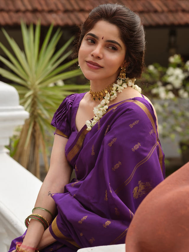 చీరకట్టులో కుర్రకారుకు కునుకు లేకుండా చేస్తున్న దివ్వ భారతి