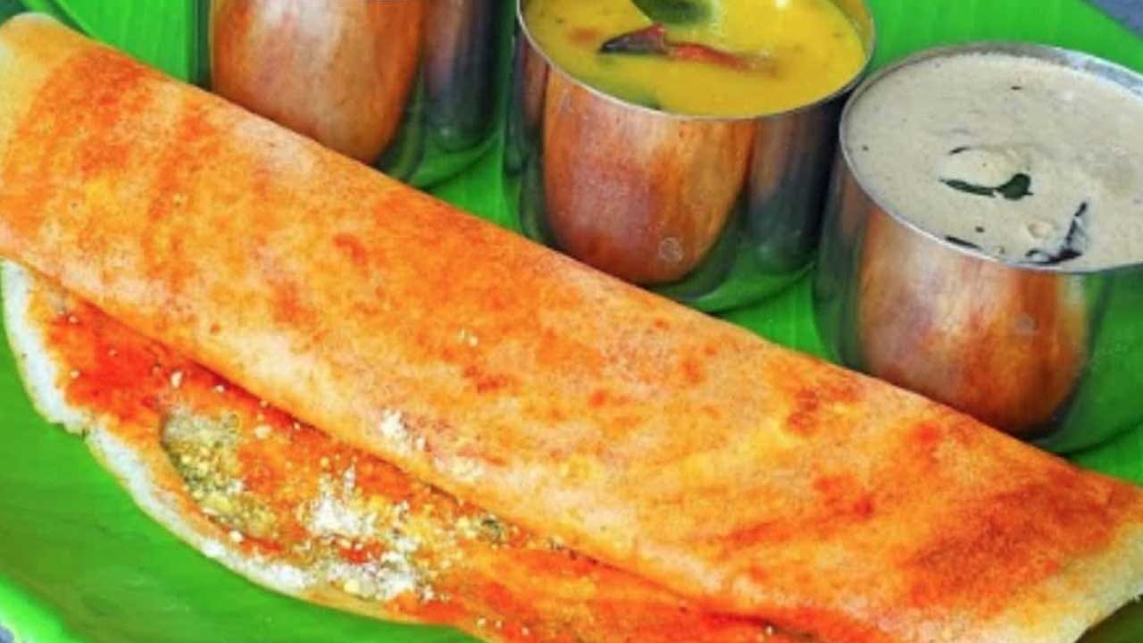 కావాల్సిన పదార్థాలు : పెసర్లు ఒక కప్పు, రాగులు ఒక కప్పు, బియ్యం రెండు కప్పులు, అల్లం చిన్న ముక్క , రుచికి సరిపడ ఉప్పు, నెయ్యి, శనగపప్పు, మెంతులు.