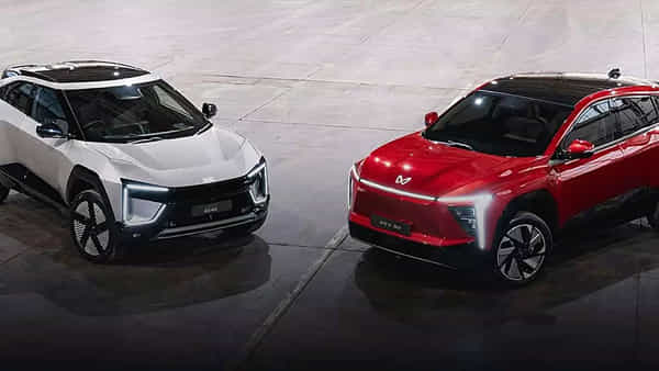 Electric Cars: సింగిల్ ఛార్జింగ్పై 656 కి.మీ. మైలేజ్.. మతిపోగొట్టే టాప్ 3 ఎలక్ట్రిక్ కార్లు..!