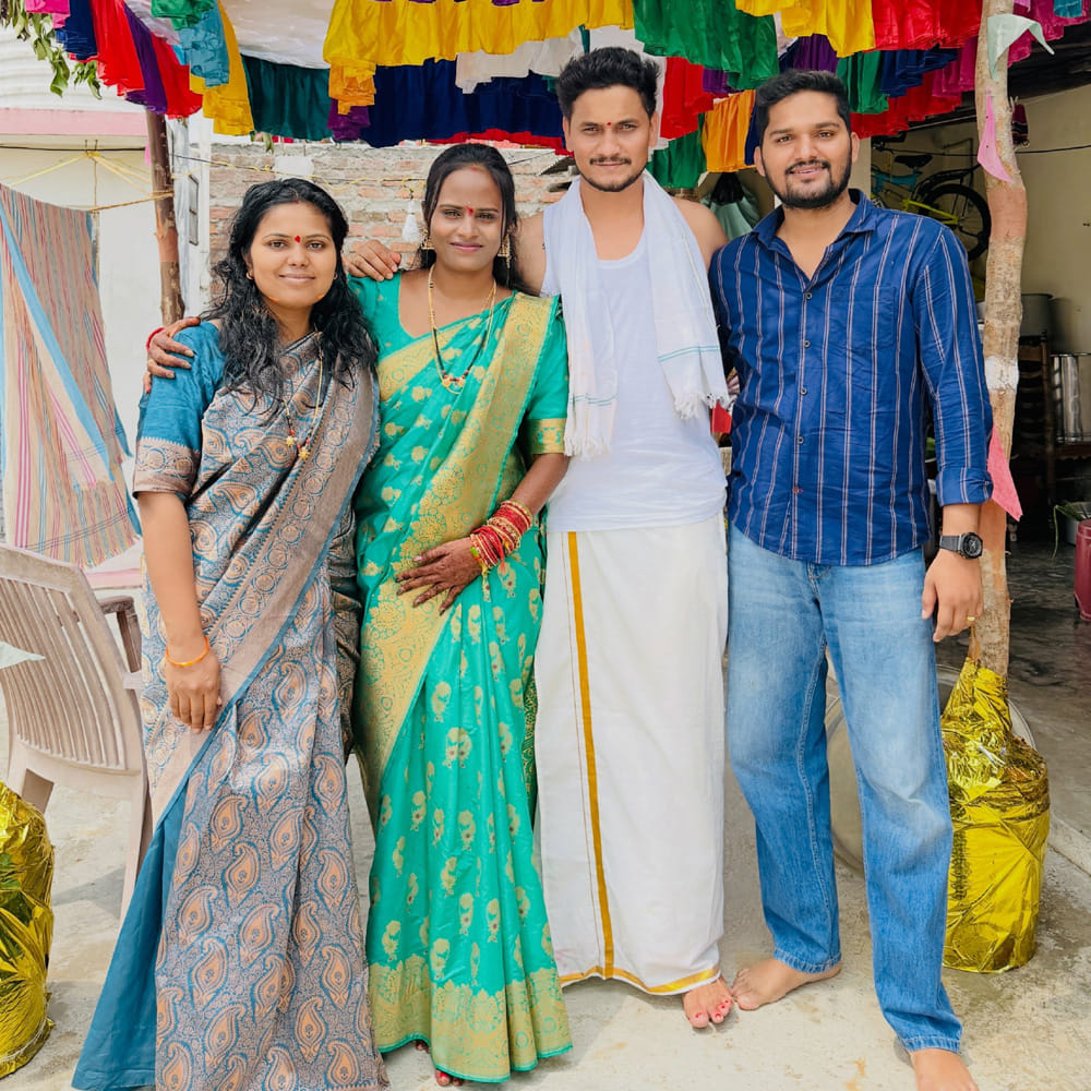 ఫైమా షేర్ చేసిన ఈ సరికొత్త ఫోటో గ్యాలరీని చూసిన ఆమె అభిమానులు, బుల్లితెర సెలబ్రిటీలు కొత్త జంటకు శుభాకాంక్షలు తెలుపుతున్నారు. "మీ వైవాహిక జీవితం ఎల్లప్పుడూ ఇలాగే సంతోషంగా సాగిపోవాలి" అంటూ కామెంట్ల వర్షం కురిపిస్తున్నారు. ఒక సాధారణ మిడిల్ క్లాస్ బ్యాక్‌గ్రౌండ్ నుండి వచ్చి, తన టాలెంట్‌తో ఈ స్థాయికి ఎదిగిన ఫైమా.. ఇప్పుడు ఒక ఇంటి కోడలిగా కొత్త బాధ్యతలను సైతం ఎంతో ఆనందంగా బ్యాలెన్స్ చేస్తోందని నెటిజన్లు ప్రశంసిస్తున్నారు.