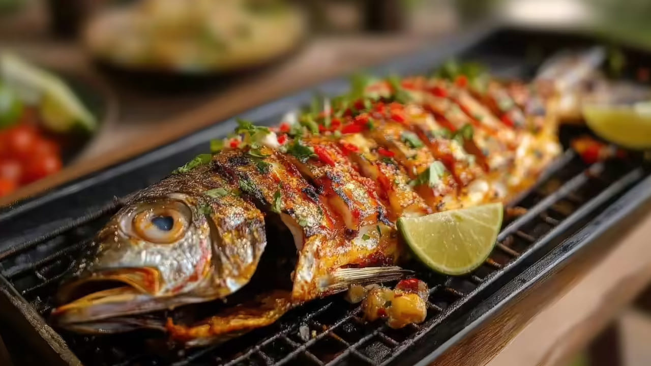 పోంఫ్రెట్ (Pomfret - చందమామ చేప): మన దేశంలో బాగా ప్రాచుర్యం పొందిన పోంఫ్రెట్ చేపలో మధ్యలో ఒకే ఒక ప్రధానమైన ముల్లు ఉంటుంది. పక్కల ముళ్లు ఉండవు కాబట్టి, మధ్య ముల్లును సులభంగా వేరు చేసి పిల్లలకు పెట్టవచ్చు. ఇందులో కాల్షియం, విటమిన్ డి పుష్కలంగా ఉంటాయి.
