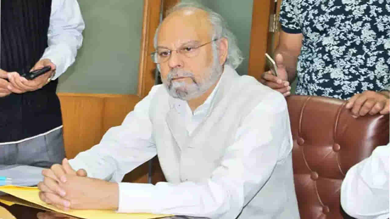 మాజీ ప్రధాని కుటుంబాన్ని టార్గెట్ చేసిన సైబర్ కేటుగాళ్లు.. కోట్లలో దోపిడీ!