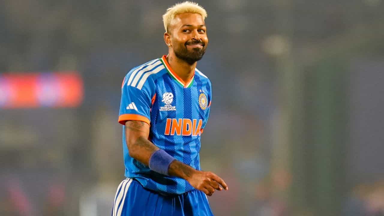 స్టార్ ఆటగాళ్లు గాయాలపాలవ్వడం టీమ్ ఇండియా విజయాలపై ప్రభావం చూపుతోంది. విరాట్ కోహ్లీ, హార్దిక్ పాండ్యా వంటి ఆటగాళ్లు లేకపోవడం ఇంగ్లాండ్ గడ్డపై భారత్కు సవాల్తో కూడుకున్న విషయమే. హార్దిక్ త్వరగా కోలుకుని, పాత ఫామ్తో జట్టులోకి పునరాగమనం చేయాలని ఆశిద్దాం.