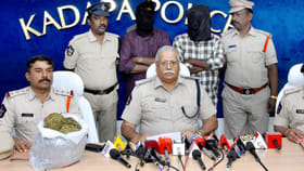 డబ్బు కోసం దారితప్పిన హోంగార్డ్..!