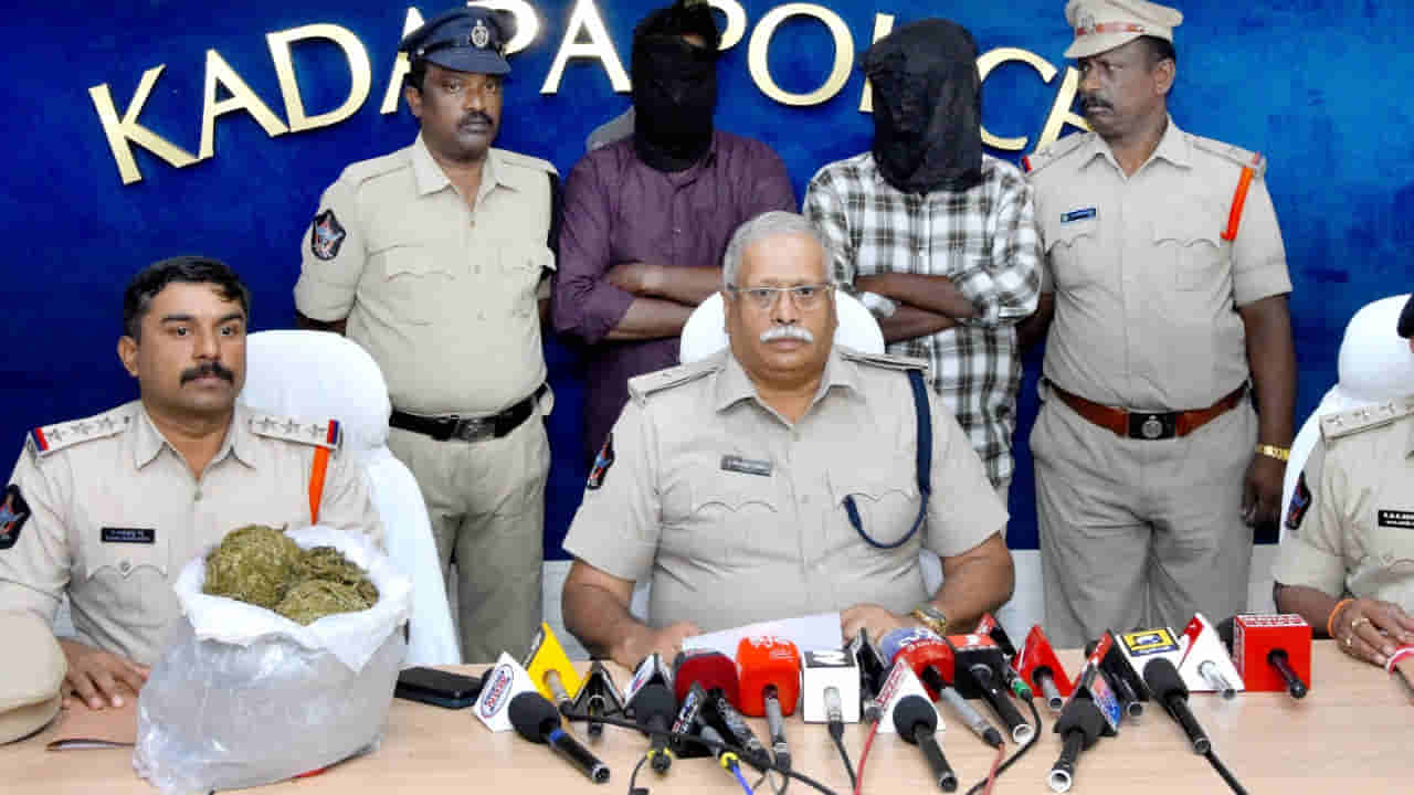 పోలీసు ఉద్యోగం మాటున పాడుపని.. సెలవు పెట్టి మరీ గంజాయి దందా..చివరికి..!