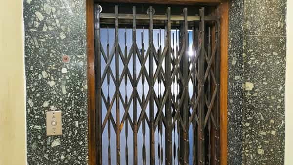 Hyderabad: మహిళ ప్రాణం తీసిన లిఫ్ట్.. పిల్లలతో ఎక్కేటప్పుడు జాగ్రత్త..