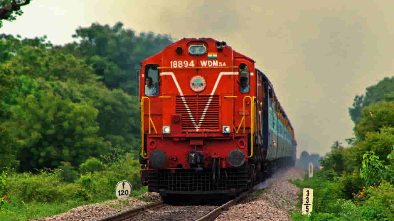 Indian Railways: జనరల్ టికెట్ తీసుకుని స్లీపర్ లేదా ఏసీ కోచ్లలో ప్రయాణించవచ్చా..? జరిమానా ఎంత..?