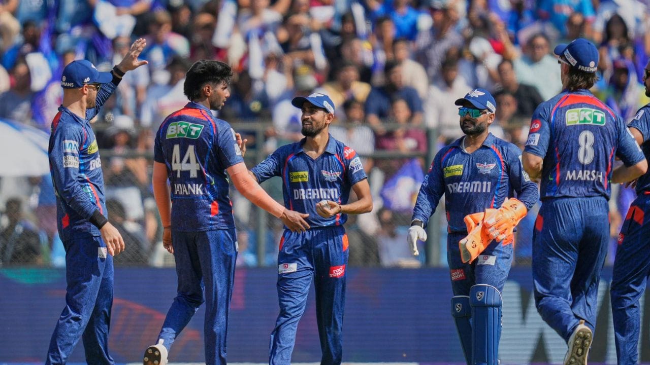 లక్నోకు పంత్ గుడ్ బై.. నికోలస్ పూరన్ ముంబైలోకి?: గత వేలంలో లక్నో సూపర్ జెయింట్స్ జట్టు ఏకంగా రూ. 27 కోట్ల రికార్డు ధరకు కొనుగోలు చేసిన రిషబ్ పంత్, ఆశించిన స్థాయిలో రాణించలేకపోయాడు. కెప్టెన్‌గా, ఆటగాడిగా విఫలం కావడంతో పంత్ మళ్లీ తన పాత జట్టు ఢిల్లీ క్యాపిటల్స్ లేదా కోల్‌కతా నైట్ రైడర్స్ వైపు చూస్తున్నాడు. లక్నో నుంచి మరో స్టార్ హిట్టర్ నికోలస్ పూరన్ కూడా ట్రేడింగ్ ద్వారా ముంబై ఇండియన్స్ జట్టులోకి వచ్చే అవకాశాలు స్పష్టంగా కనిపిస్తున్నాయి.