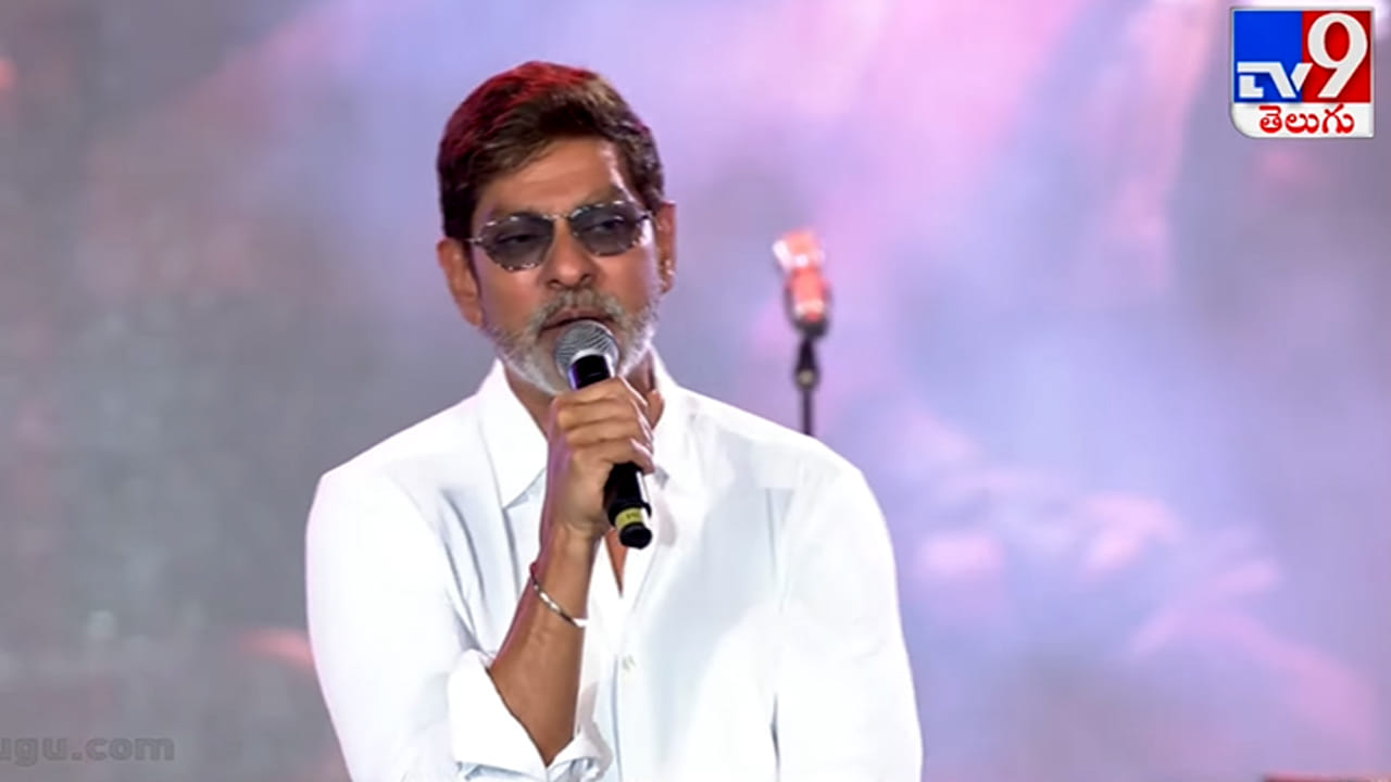 రామ్ చరణ్ మెగా పవర్ ఏంటో ఈ సినిమాలో చూపిస్తాడు : జగపతిబాబు