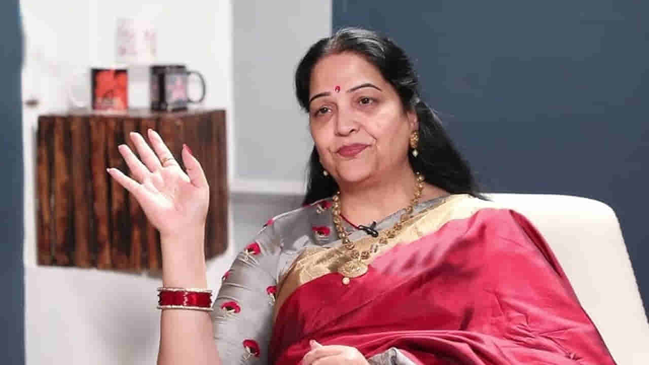 Actress Jayalalitha : అప్పటివరకు బోరింగ్ పాప అనేవాళ్లు.. ఆ హీరో సినిమాతో మేడమ్ అంటున్నారు.. టాలీవుడ్ నటి..