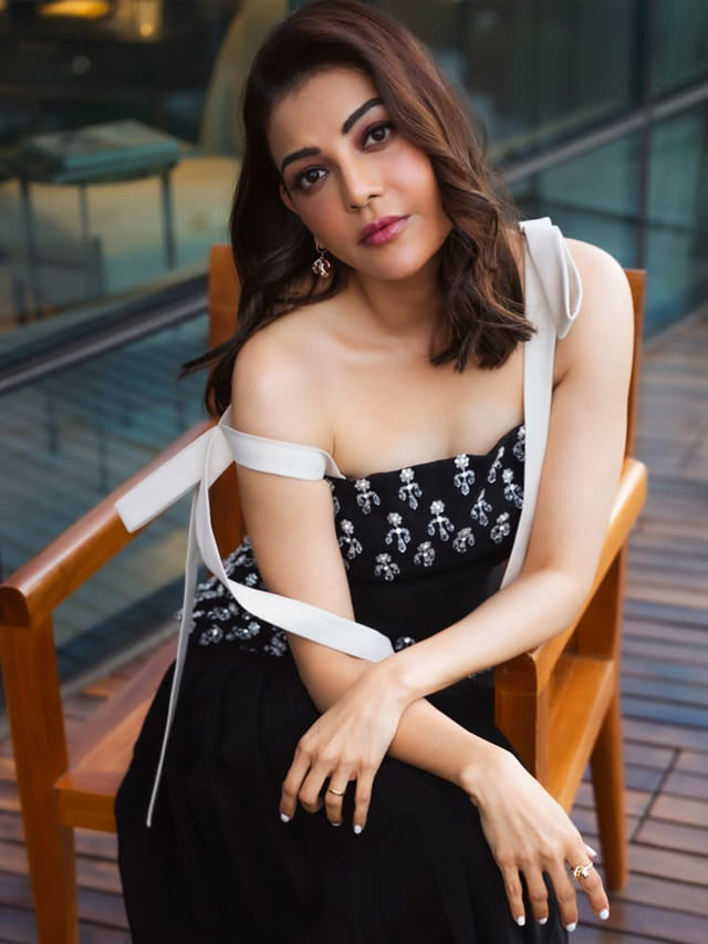 రాజా హంసలా మెరిసిపోతున్న కాజల్.. కేక పెట్టిస్తున్న పిక్స్