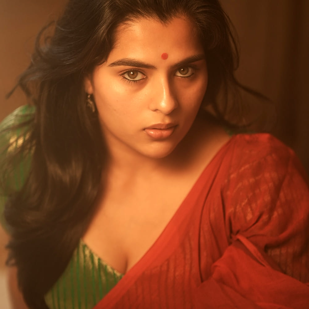 కావ్య కళ్యాణ్ రామ్ చైల్డ్ ఆర్టిస్ట్గా స్నేహమంటే ఇదేరా, ఠాగూర్, అడవి రాముడు, విజయేంద్ర వర్మ, బాలు, బన్నీ, సుభాష్ చంద్రబోస్, పాండురంగడు వంటి పలు సినిమాల్లో నటించింది. అయితే 2022లో సాయి కిరణ్ దర్శకత్వం వహించిన హర్రర్ చిత్రం మసూదలో హీరోయిన్ గా నటించింది. ఈ సినిమాతో కుర్రాళ్ళ గుండెల్లో బాణాలు గుచ్చింది కావ్య కళ్యాణ్ రామ్.
