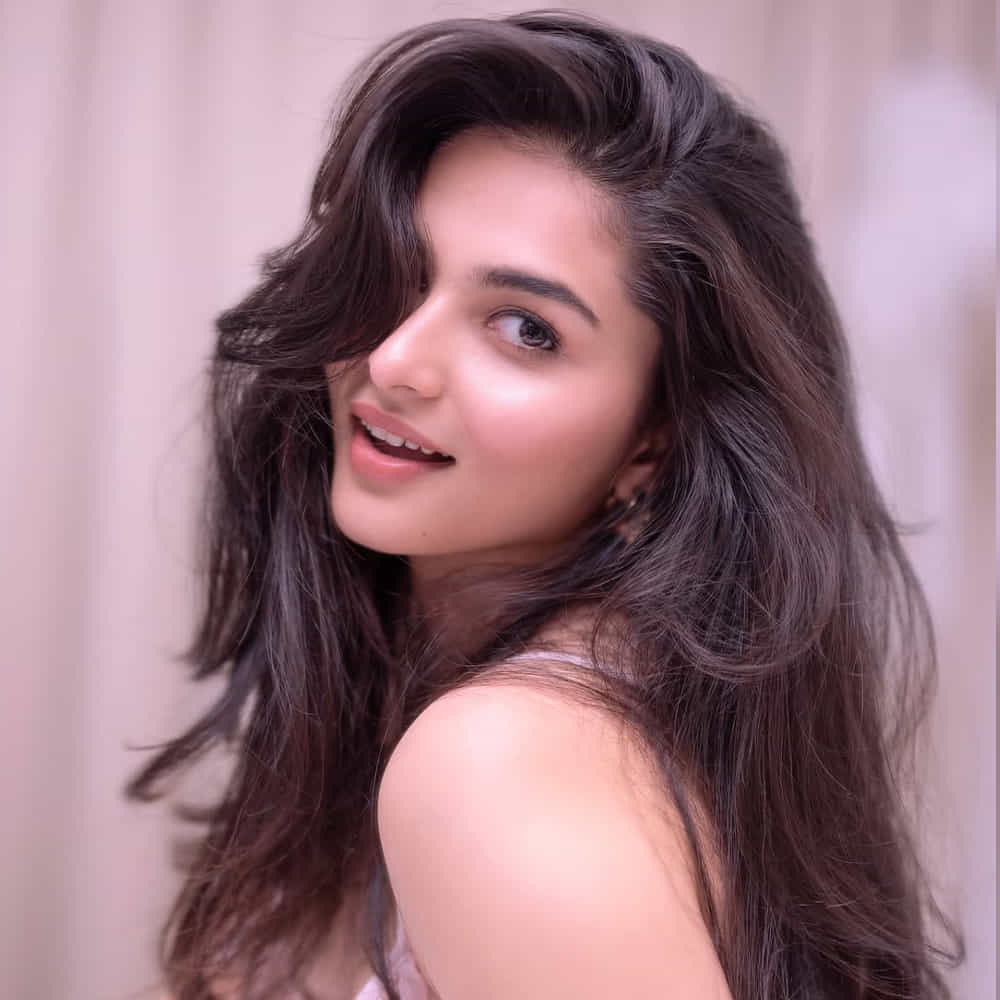 జీవితంలో రోజూ ఎదుర్కొనే మానసిక ఒత్తిడి నుండి ఉపశమనం పొందడానికి, అలాగే ప్రశాంతత కోసం ఈ నిర్ణయం తీసుకున్నట్లు కాయదు తెలిపారు. ఈ విషయమై ఆమె ఇన్స్టాగ్రామ్లో ఒక ప్రత్యేకమైన పోస్ట్ను పంచుకున్నారు. "సోషల్ మీడియా నుంచి చిన్న విరామం తీసుకుంటున్నాను. సాధారణంగా మనం అలసిపోయినప్పుడు శరీరానికి విశ్రాంతి ఇస్తాం, అదే విధంగా మన మనసుకూ విశ్రాంతి అవసరం. అందుకే స్క్రీన్కు, డిజిటల్ ప్రపంచానికి కొంతకాలం దూరంగా ఉండాలని నిర్ణయించుకున్నాను. నాతో నేను ఎక్కువ సమయం గడపాలని అనుకుంటున్నాను" అని కాయదు తన పోస్ట్లో పేర్కొన్నారు.