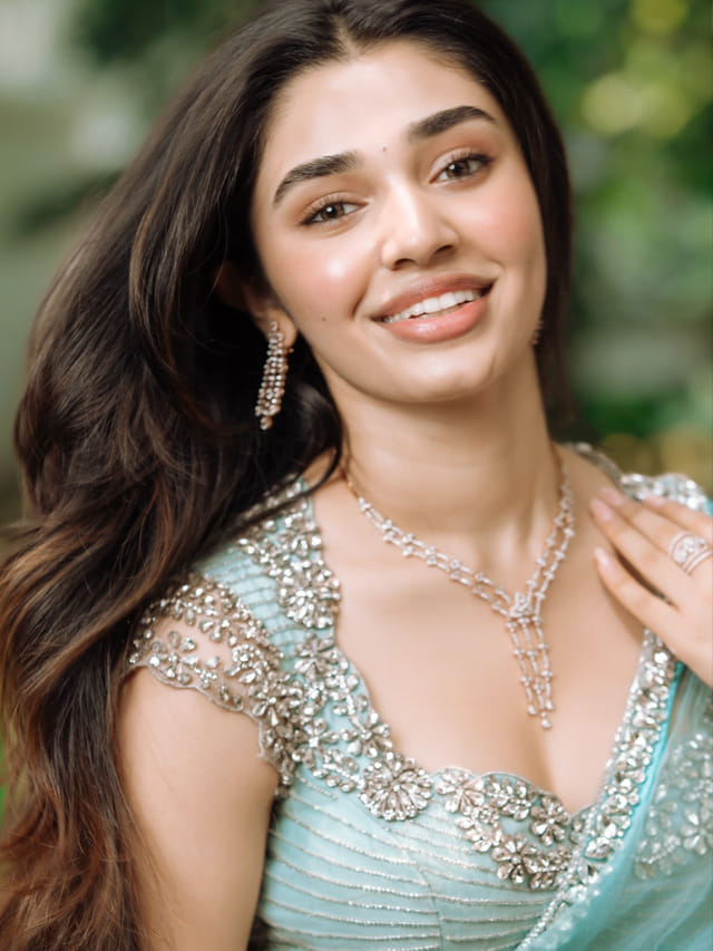హాట్ అందాలతో రఫ్ఫాడిస్తున్న కృతి శెట్టి.. మతిపోగొడుతున్న క్యూట్ లుక్స్