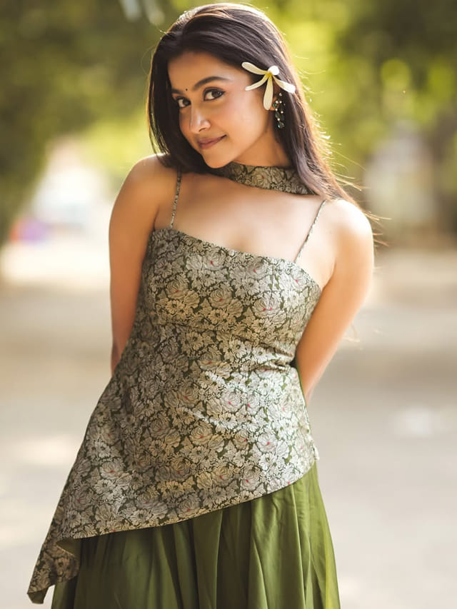 అబ్బబ్బా.. క్యూట్ స్మైల్ తో చంపేస్తోన్న మహా.. లుక్ అదిరిపోయిందయ్యా..