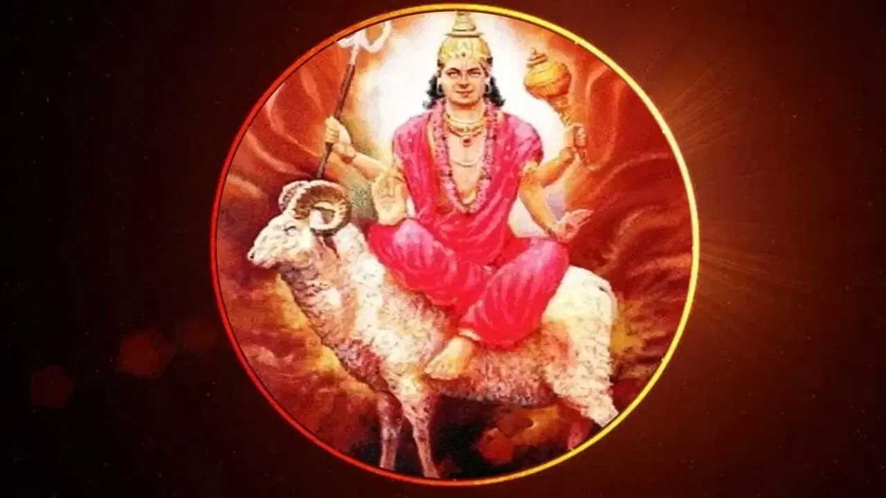 కుజ గ్రహం ధైర్యానికి , విజయానికి కారకుడు, అయితే ఈ గ్రహం అంటే, నేడు వృషభ రాశిలోకి సంచారం చేయనుంది. ఇది పన్నెండు రాశులపై దాని ప్రభావం చూపగా, నాలుగు రాశుల వారి ఇంట మాత్రం ధన వర్షం కురిపించనున్నదంట. ఇంతకీ ఆ రాశులు ఏవి అంటే?
