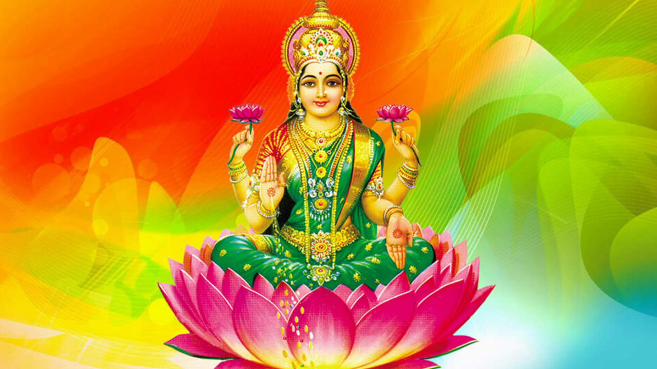 ప్రతి శుక్రవారం సాయంత్రం, లక్ష్మీదేవి ముందు నెయ్యి దీపం వెలిగించి , తామర పువ్వును సమర్పించాలంట. అంతే కాకుండా, ఆ తర్వాత ఓం శ్రీం మహాలక్ష్మియి నమ: అనే మంత్రాన్ని కనీసం 108 సార్లు జపించడం వలన ఇంటిలో ఉన్న ఆర్థిక సమస్యలు అన్నీ తీరిపోతాయని చెబుతున్నారు పండితులు.