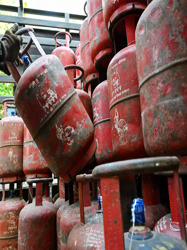 గ్యాస్ వినియోగదారులకు బిగ్ రిలీఫ్.. LPG సిలిండర్లపై ఆంక్షలు ఎత్తివేత!