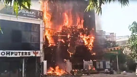 అగ్నికీలల్లో చిక్కుకున్న విద్యార్థులు.. 12 మంది మృతి!