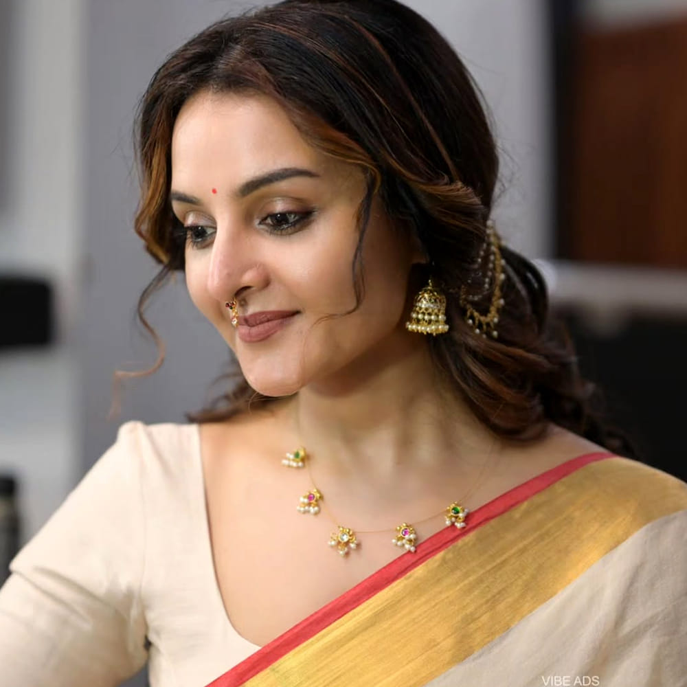 ఇక ఆ మధ్య సూపర్ స్టార్ రజినీకాంత్ నటిస్తున్న వెట్టయన్ సినిమాలోనూ నటించి మెప్పించింది. అలాగే విజయ్ సేతుపతి హీరోగా నటించిన విడుదల 2లోనూ హీరోయిన్ గా చేసింది. సోషల్ మీడియాలో యాక్టివ్ గా ఉండే మంజు వారియర్ రెగ్యులర్ గా తన ఫొటోలతో అభిమానులను ఆకట్టుకుంటుంది.