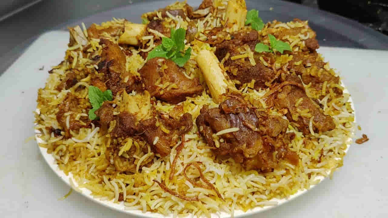 Mutton Biryani: మటన్ బిర్యానీ సగం తిన్నాక షాకింగ్ సీన్.. కస్టమర్కు భారీ పరిహారం..!