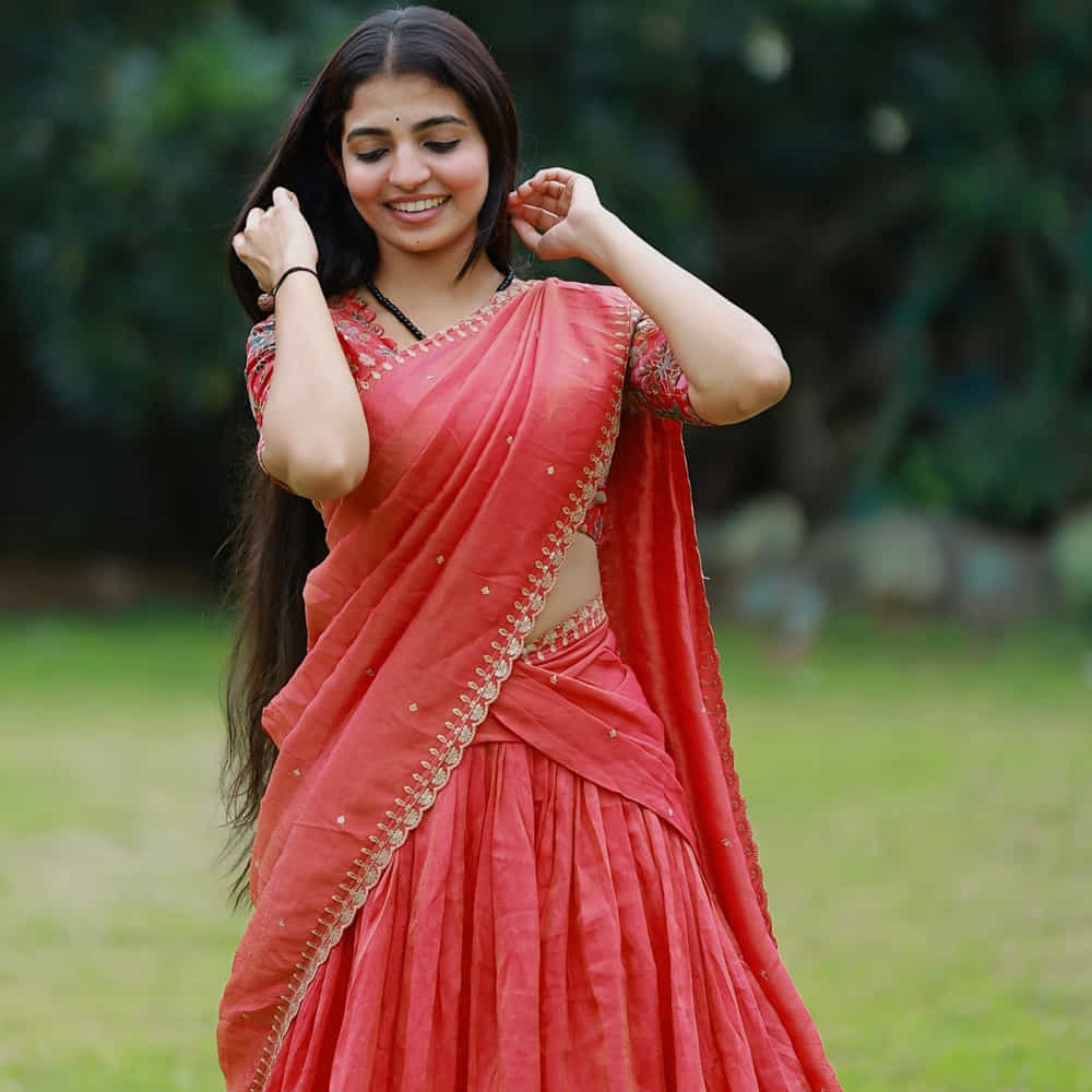 ఈ అమ్మడి సాంగ్స్ యూట్యూబ్ లో మిలియన్ ఫ్యూస్ సొంతం చేసుకుంటూ దూసుకుపోతున్నాయి. ఫోక్ సాంగ్స్ తో పాటు పలు ఇంటర్వ్యూల్లోనూ పాల్గొంటుంది ఈ చిన్నది. నాగ దుర్గ సాంగ్స్ కోసం ఆడియన్స్ ఈగర్ గా ఎదురుచూస్తుంటారు. రీసెంట్ గాను లగారే సౌండ్ సాలా అనే సాంగ్ తో అభిమానులను ఆకట్టుకుంది. 