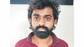 అమ్మాయిలను రూమ్‌కి రప్పించి.. ఆ తర్వాత వేరే కథ