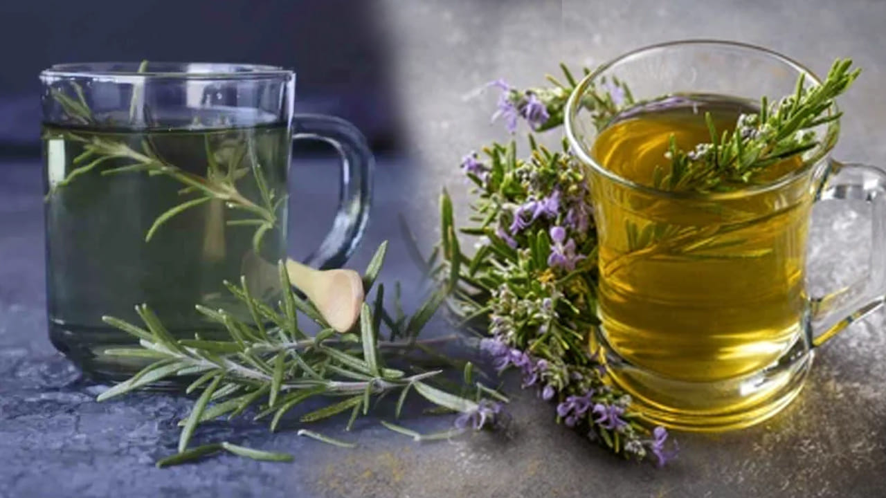 ఒత్తిడి, ఆందోళన నుండి ఉపశమనం (Reduces Stress & Anxiety): నేటి ఉరుకుల పరుగుల జీవితంలో మానసిక ఒత్తిడి చాలా సాధారణమైపోయింది. రోజ్‌మేరీ పువ్వులతో చేసిన హెర్బల్ టీ తాగడం వల్ల శరీరంలో ఒత్తిడిని కలిగించే కార్టిసాల్ హార్మోన్ స్థాయిలు తగ్గుతాయి. ఇది మనస్సుకు ప్రశాంతతను ఇచ్చి, రోజంతా ఉల్లాసంగా ఉండేలా చేస్తుంది. రాత్రి పూట నిద్రలేమితో బాధపడేవారికి ఇది మంచి ఔషధం.
