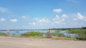 చెరువు వద్ద ప్యాంటు లేకుండా శవమై కనిపించిన బాలుడు..!
