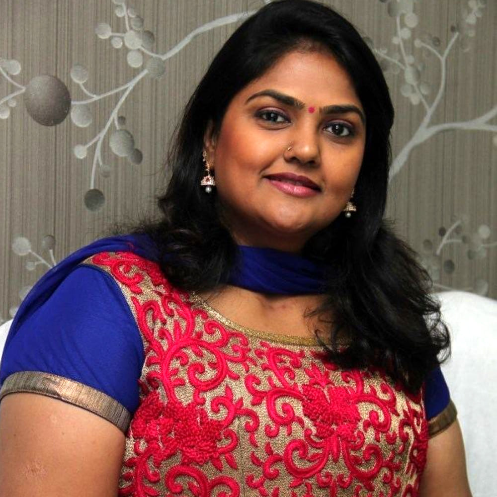 సింధూరపువ్వు సినిమాలో తనతో కలిసి నటించిన హీరో రాంకీనే ప్రేమించి పెళ్లాడింది నిరోషా. పెళ్లి తర్వాత కొంత గ్యాప్ తీసుకున్న ఆమె అప్పుడప్పుడు కొన్ని సినిమాల్లోనూ యాక్ట్ చేస్తోంది. అలాగే తెలుగులో కొన్ని సీరియల్స్ లోనూ నటించింది. సుడిగుండాలు, మనసు గీసిన బొమ్మ, నందిని, ఇది కథ కాదు, జనని, మనసా కవ్వించకే, తల్లి ప్రేమ, కథ కాని కథ, మావి డాకులు తదితర సీరియల్స్ తో తెలుగు బుల్లితెర ఆడియెన్స్ కు చేరువైందీ అందాల తార.