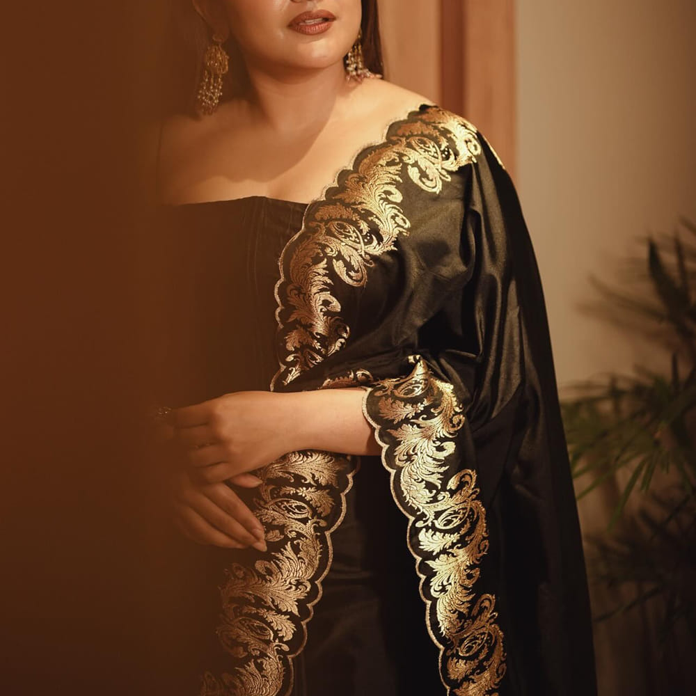 తెలుగుతోపాటు తమిళం, మలయాళం భాషలలో హీరోయిన్ గానూ సక్సెస్ అయ్యింది. పేరుకు మలయాళీ అయినా తెలుగులోనే ఎక్కువగా క్రేజ్ సొంతం చేసుకుంది. చూడటానికి పక్కింటి అమ్మాయిలా ఉండే ఈ భామ తన అందంతో ఎంతోమంది అభిమానులను సొంతం చేసుకుంది. పవన్ కళ్యాణ్, ఎన్టీఆర్, నాని వంటి స్టార్ హీరోలతో కలిసి నటించింది.