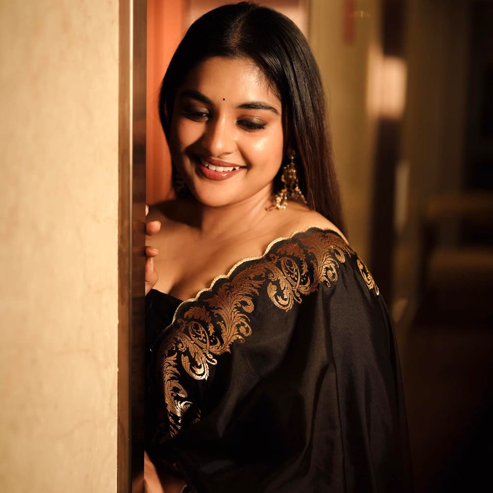 ఆ తర్వాత నిన్ను కోరి, జై లవకుశ, 118, బ్రేచేవారెవరురా, దర్బార్, వకీల్ సాబ్ వంటి చిత్రాల్లో నటించింది. ప్రస్తుతం ఈ అమ్మడు తెలుగులో ఆఫర్స్ కోసం ఎదురుచూస్తుంది. సోషల్ మీడియాలో యాక్టివ్ గా ఉండే నివేదా థామస్ తన తమ్ముడితో కలిసి తెగ సందడి చేస్తుంటుంది. రెగ్యులర్ గా ఫోటోలు షేర్ చేస్తూ ఈ ముద్దుగుమ్మ అభిమానులను కవ్విస్తుంది. ఈ క్రమంలోనే ఆమె షేర్ చేసిన కొన్ని ఫోటోలు వైరల్ అవుతున్నాయి.