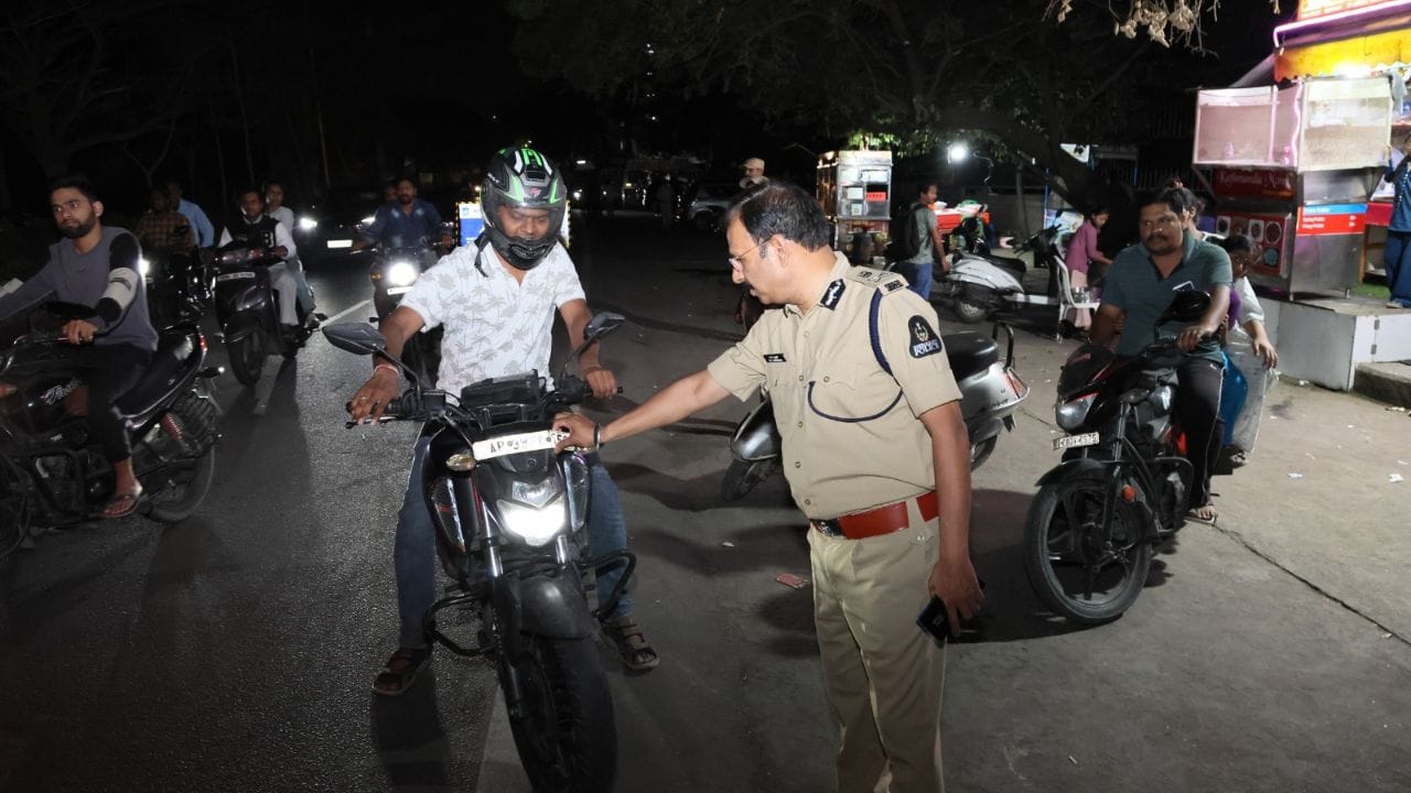 Hyderabad: వాహనదారులకు బిగ్‌ అలర్ట్.. నెంబర్ ప్లేట్‌లు అలా ఉంటే అంతే సంగతులు.. జాగ్రత్త మరీ