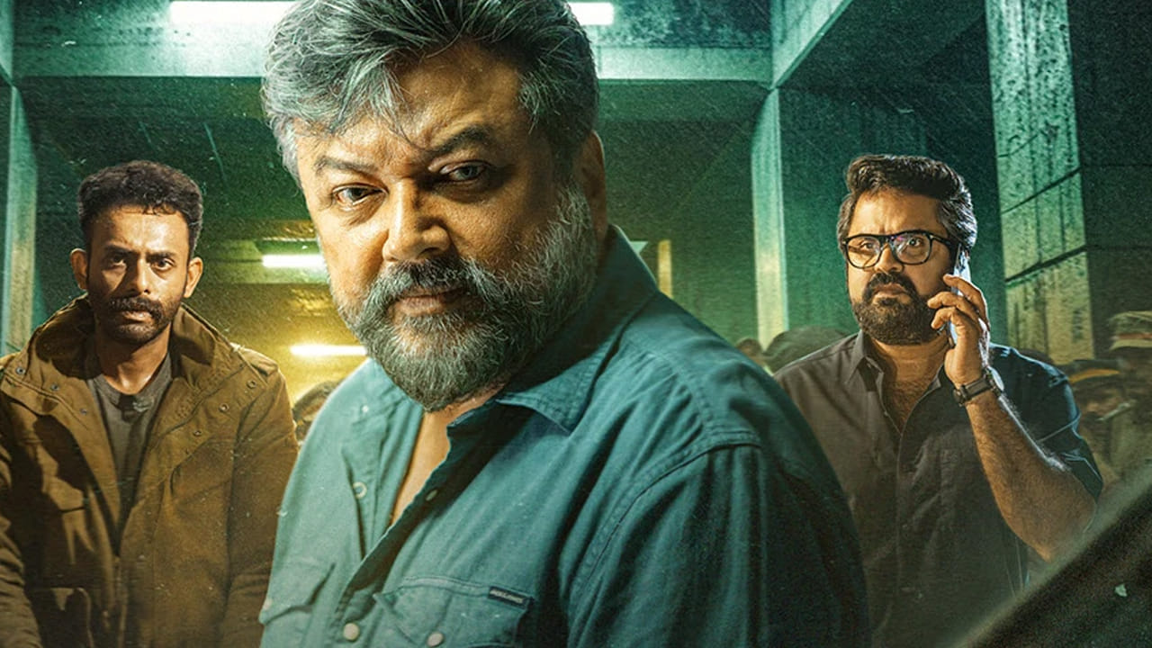 ఈ సినిమా కథాంశం విషయానికి వస్తే అబ్రహం ఓజ్లర్ (జయరామ్) ఒక సీనియర్ పోలీస్ ఆఫీసర్ (ACP). అతను తీవ్రమైన ఇన్సోమ్నియా (నిద్రలేమి సమస్య), పర్సనల్ లైఫ్లో జరిగిన ఒక పెద్ద ట్రాజెడీ (భార్యాపిల్లలు కనిపించకుండా పోవడం) వల్ల డిప్రెషన్లో ఉంటాడు. ఆ సమయంలో నగరంలో ఐటీ ప్రొఫెషనల్స్, డాక్టర్స్ వరుసగా హత్యకు గురవుతుంటారు. విచిత్రమైన విషయం ఏంటంటే, చనిపోయిన ప్రతి ఒక్కరి బాడీ దగ్గర ఒకే రకమైన క్లూస్ దొరుకుతాయి.