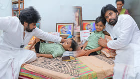 అభిమానిని చూసి పవన్ కళ్యాణ్ ఎమోషనల్..