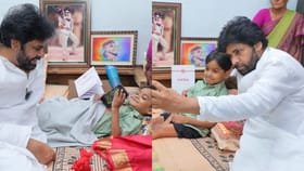 అభిమానికి అండగా పవన్ కల్యాణ్.. నిరంజన్‌కు ఎంత సాయం చేశారంటే?