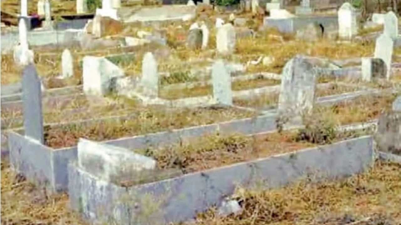 శ్మశాన వాటికలు :జ్యోతిష్య శాస్త్రం ప్రకారం, ఋతుస్రావం సమయంలో స్త్రీలు ఎట్టి పరిస్థితుల్లో శ్మశాన వాటికకు వెళ్లకూడదంట. ఈ ప్రదేశాలకు వెళ్లడం వలన దుష్టశక్తులు, ప్రతికూల శక్తుల ప్రభావం మీపై ఉండటమే కాకుండా, అనారోగ్య సమస్యలకు కారణం కావచ్చు అంటున్నారు జ్యోతిష్య శాస్త్ర నిపుణులు.