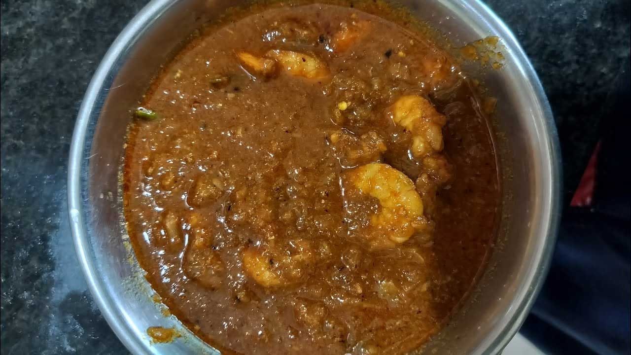 రొయ్యలు మెత్తగా ఉడికి బాగా మరగనివ్వాలి. పులుసు మంచిగా మరిగే సమయంలో అందులో కొత్తిమీర, పూదీనా వేసుకోవాలి. అంతే టేస్టీ టేస్టీ రొయ్యల పులుసు రెడీ.