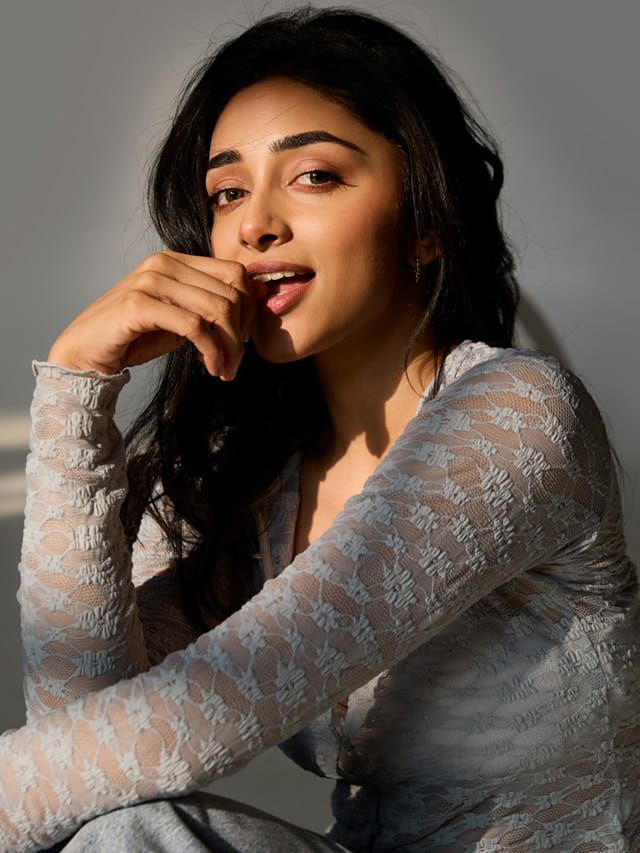 నడుమా నయాగరా జలపాతమా.. అందాల ఆరబోతలో ఏ మాత్రం తగ్గేదేలే అంటున్న కాజల్..