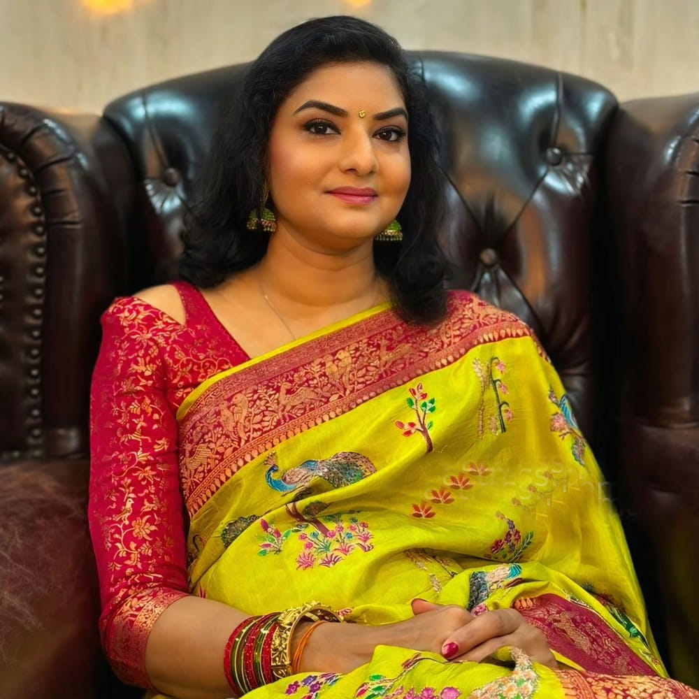 "అరుంధతి" చిత్రంలోని జేజమ్మ పాత్ర మొదట తనకు ఆఫర్ వచ్చిందని ప్రేమ తెలిపారు. అయితే, ఆ సమయంలో కన్నడ సినిమా డేట్స్ ఎక్కువగా ఉండటంతో, "బల్క్" డేట్స్ ఇవ్వలేక ఆ అవకాశాన్ని వదులుకోవాల్సి వచ్చిందని ఆమె వివరించారు. అనుష్క శెట్టికి ఆ పాత్ర లభించిందని, సినిమా బ్లాక్బస్టర్ హిట్ అయినప్పటికీ, ఆ పాత్రను మిస్ చేసుకున్నందుకు తనకు ఎలాంటి పశ్చాత్తాపం లేదని ప్రేమ అన్నారు. అది అనుష్కకు దక్కిన అదృష్టమని, ఆమె ఆ పాత్రకు పూర్తి న్యాయం చేసిందని ప్రేమ ప్రశంసించారు.