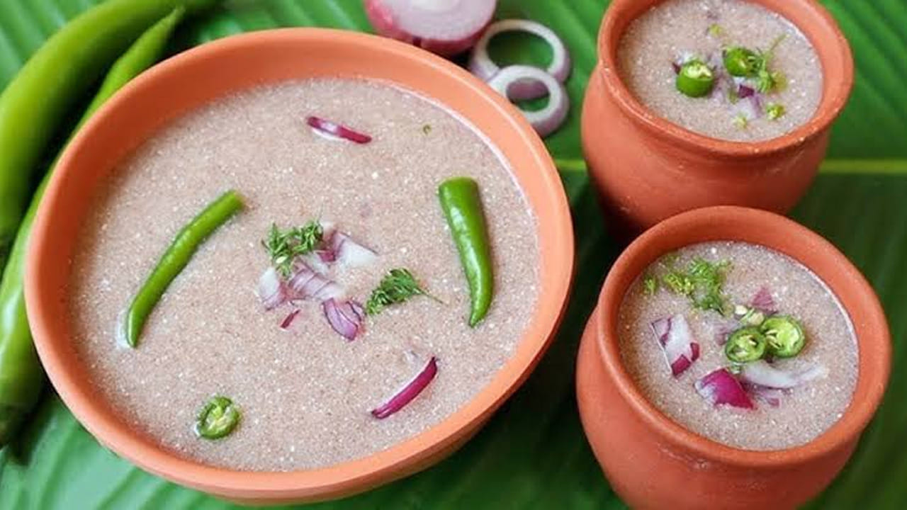 రాగులలో ఫైబర్ (పీచు పదార్థం) చాలా ఎక్కువగా ఉంటుంది. దీనివల్ల ఉదయాన్నే రాగి జావ తాగినప్పుడు కడుపు నిండినట్లు అనిపించి, ఎక్కువ సమయం వరకు ఆకలి వేయదు. ఇది అనవసరమైన జంక్ ఫుడ్స్ తినాలనే కోరికను తగ్గిస్తుంది. అలాగే రాగులలో ఉండే అమైనో ఆమ్లాలు శరీరంలోని అదనపు కొవ్వును కరిగించడంలో కీలక పాత్ర పోషిస్తాయి. బరువు తగ్గడమే కాకుండా, శరీరానికి రోజంతా కావలసిన ఇన్స్టంట్ ఎనర్జీని అందించడంలో రాగి మాల్ట్ ఎంతగానో తోడ్పడుతుంది.