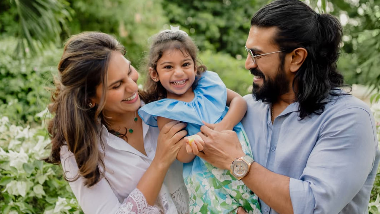 Ram Charan : కూతురు క్లింకార ఫేస్ రివీల్ చేసిన రామ్ చరణ్.. ఎంత ముద్దుగా ఉందో..