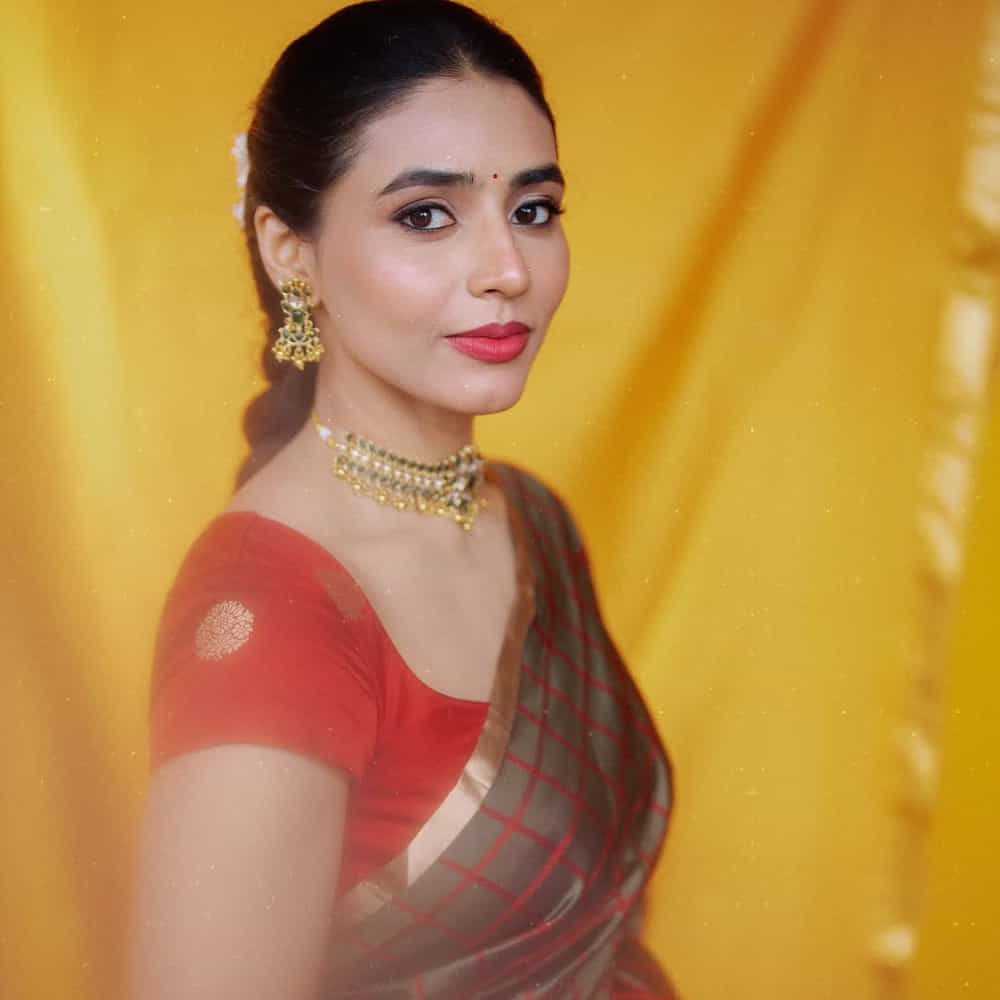 ఇక ఈ అమ్మడి స్టడీ విషయానికొస్తే.. బ్యాచిలర్ ఆఫ్ ఇంజనీరింగ్ సివిల్ ఇంజనీరింగ్లో డిగ్రీ పట్టా పొందింది ఈ అందాల తార . చదువుకొనే రోజుల్లో స్విమ్మింగ్ పోటీల్లో పాల్గొని అనేక పతకాలు సాధించింది ఈ అందాల తార. కన్నడ భాషలో వరుసగా సినిమాలు చేస్తూ బిజీ హీరోయిన్గా ఉంది. తెలుగులోనూ ఆ మధ్య అవకాశాలు అందుకుంది. కానీ ఇప్పుడు ఈ అమ్మడు సైలెంట్ అయ్యింది.