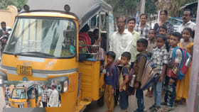బడి పిల్లల కోసం సొంత జీతాలతో ఆటో.. గురువుల గొప్ప మనసుకు ప్రశంసల..