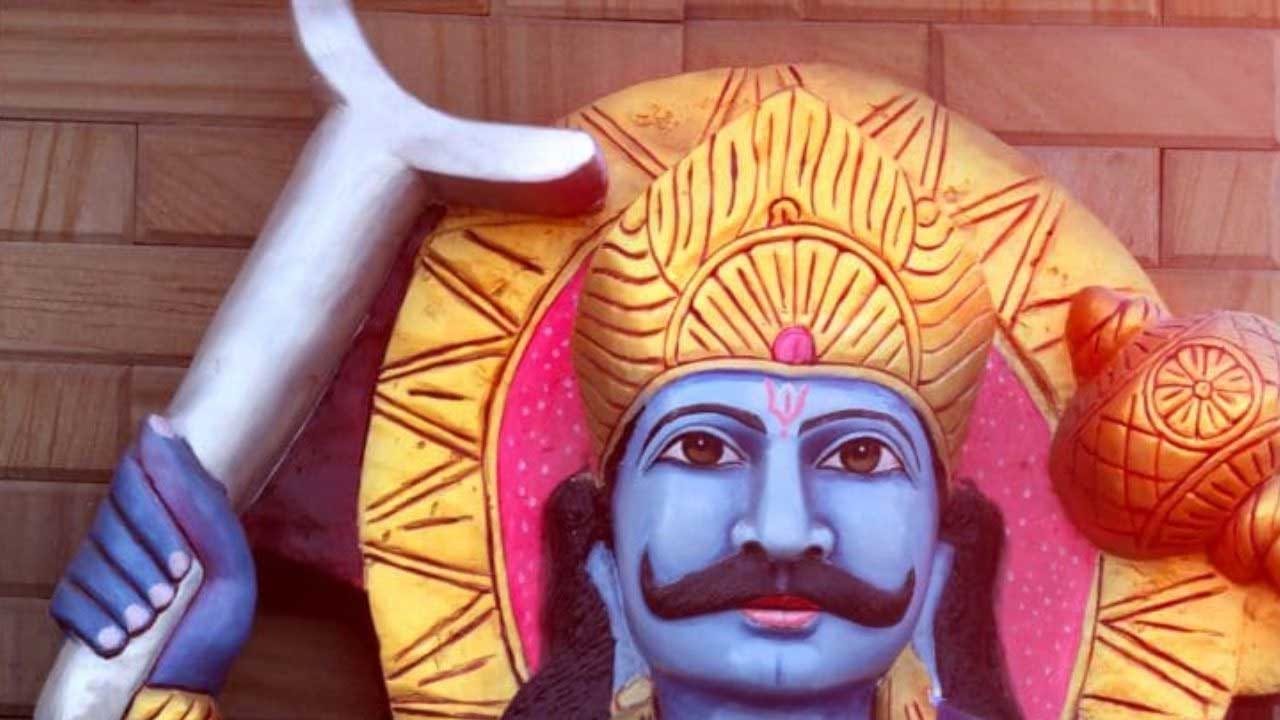 చివర దశ :శని చివరి దశ చాలా కీలకమైనది. ఆర్థిక విషయాలు, కుటుంబ సంబంధాలపై ఆధారపడి ఉంటుంది. ఇది చాలా విలువైన జీవిత పాఠాలను నేర్పిస్తుంది. స్థిరత్వ భావనను అందిస్తుంది. అంతే కాకుండా సంబంధాలలో గొప్ప స్థాయికి చేర్చుతుంది.