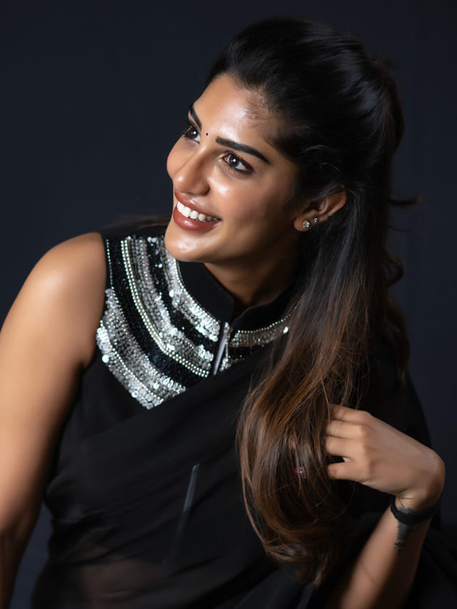 సోకులతో మంటపెట్టేస్తున్న సుప్రీత.. గులామ్ అవుతున్న కుర్రకారు