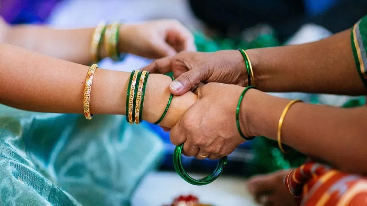మహిళల చేతి గాజుల వెనుక ఇంత పెద్ద కథ ఉందా.. 99శాతం మందికి తెలియదు